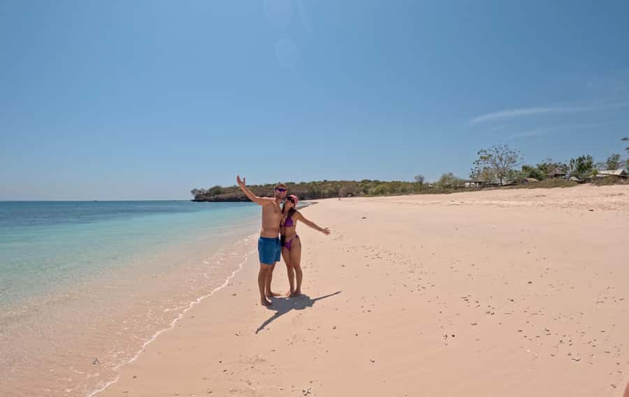 Lombok: Private Pink Beach & Gili Snorkeling Tour with GoPro - Pulau Pasir Sand Island: The Timing Trick and Why It’s Worth It