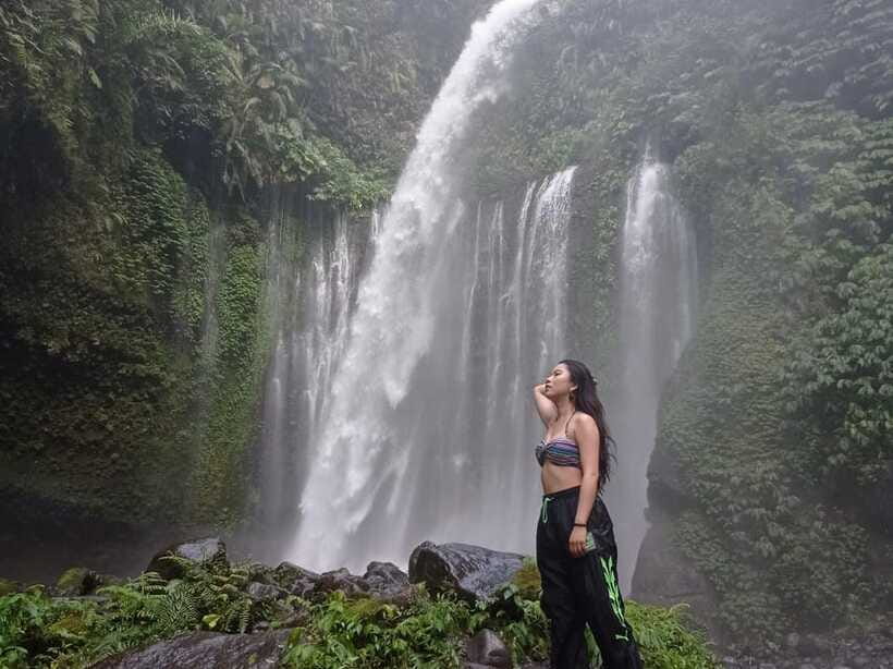Lombok: Sendang Gile and Tiu Kelep Waterfalls Tour - River Crossing to Tiu Kelep Waterfall With a Local Guide