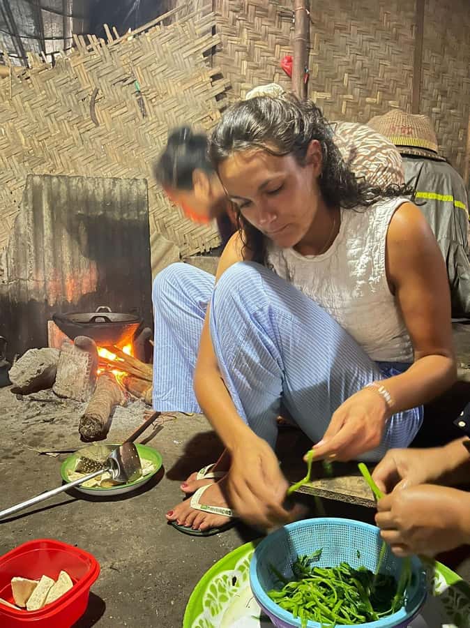 Lombok Traditional Pottery Experience and Village life - The pottery workshop: shaping clay with Sasak artisans