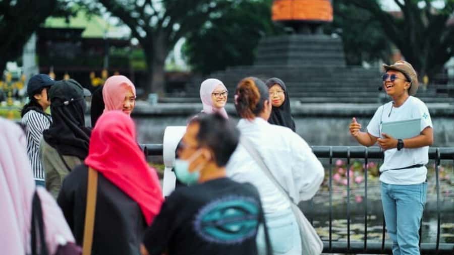 Malang: City Highlights Walking Tour - What the easy pace really means for your comfort