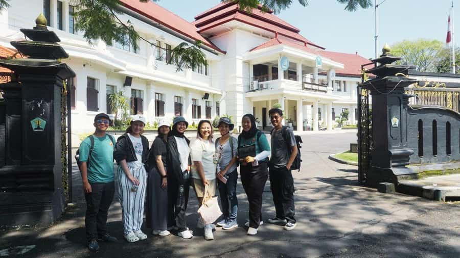 Malang: City Highlights Walking Tour - The City Hall stop, where colonial-era development meets everyday reality