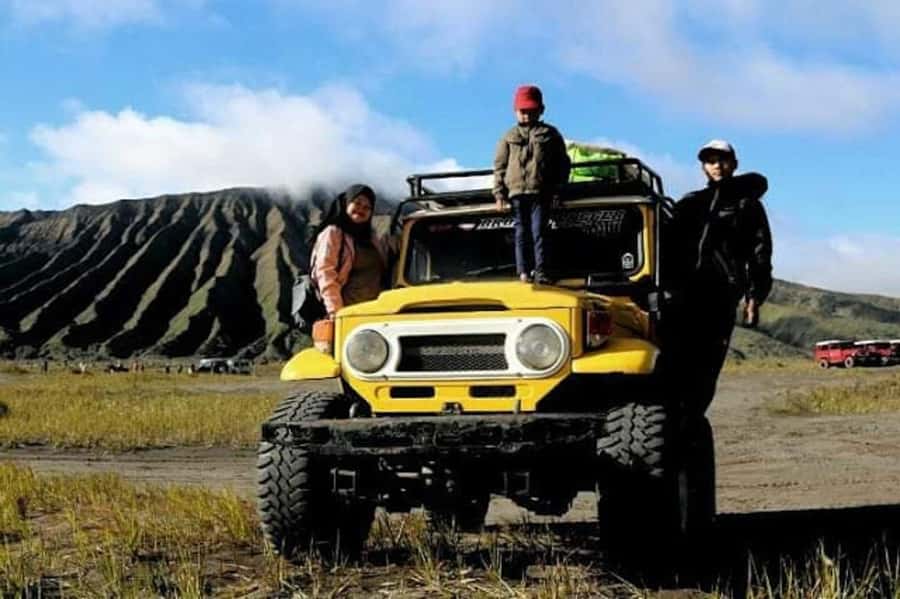 Malang/Probolinggo: Affordable Private Jeep Bromo Sunrise - Reaching the Bromo crater lip: walk or rent a horse