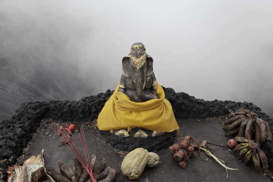 Malang: Tumpak Sewu, Bromo, and Ijen 3-Day Tour - Day 3: The Ijen Blue Fire Night Hike, Gas Mask Included
