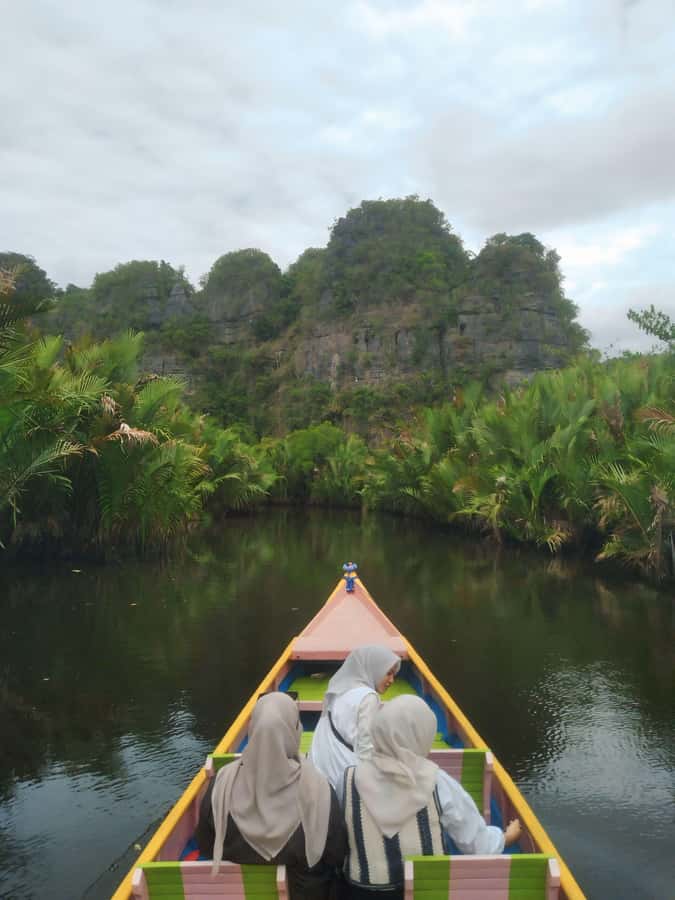 Maros : Rammang Rammang walk & boat trip - Late Afternoon Return to Makassar, Plus a Losari Beach Sunset Stop