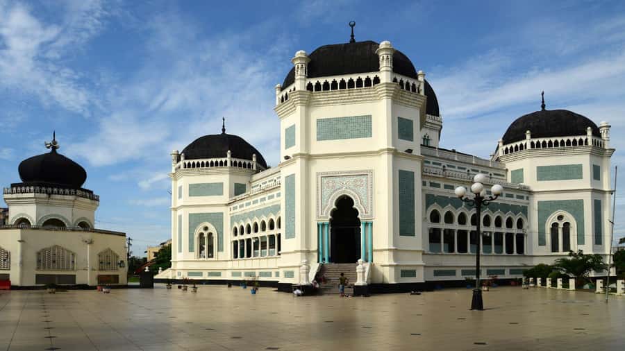 Medan: Highlights City Sightseeing Guided Group Tour - Key highlights worth your attention