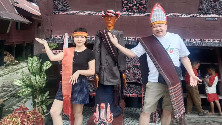 Medan Lake Toba Day Trip - Siantar Stopover: Food Snacks, a Temple Visit, and Stretch Breaks