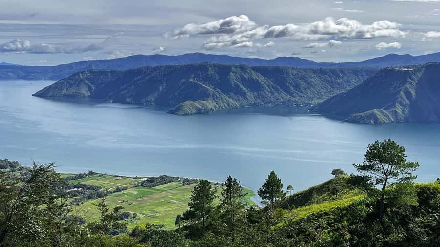 Medan Lake Toba Day Trip - Parapat: Your Lakefront Base and the Photo-Stop Moment