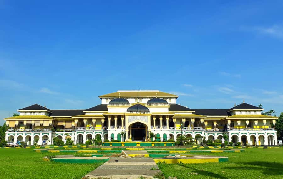MEDAN : Private Car Driver For Medan Excursions - The real value of a private Medan driver, not a fixed group bus