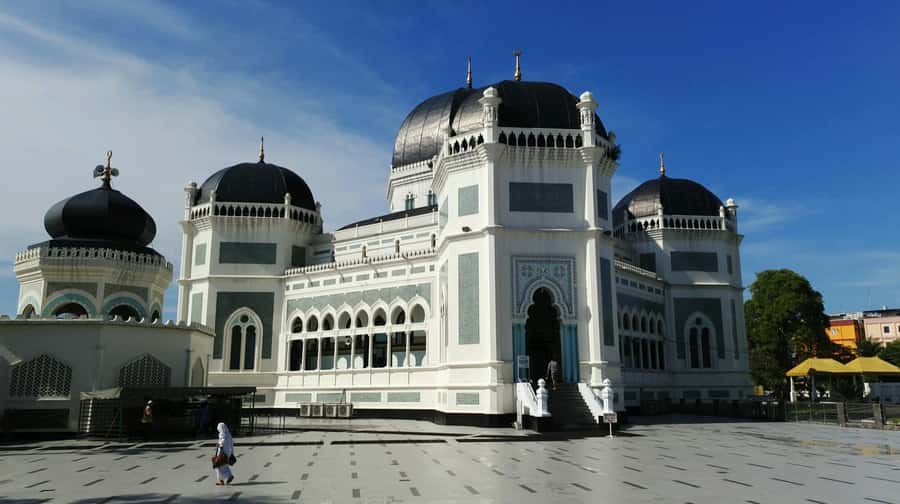 MEDAN : Private Car Driver For Medan Excursions - Arriving, meeting your driver, and setting the tone fast