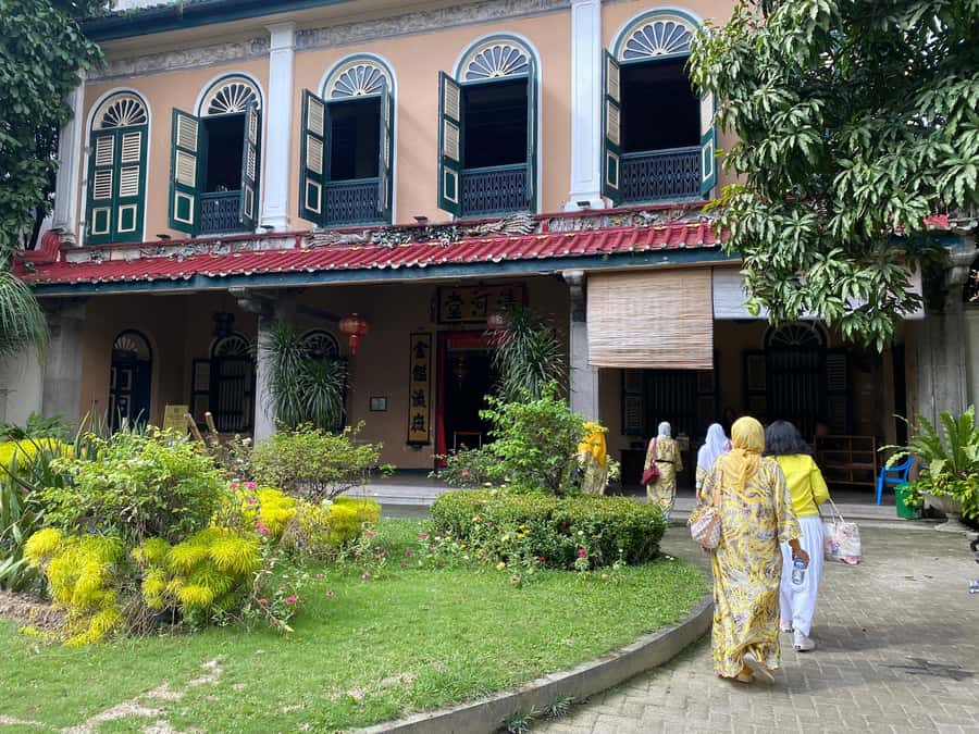 MEDAN : Private Car Driver For Medan Excursions - Shopping and breaks at Brastagi Mall