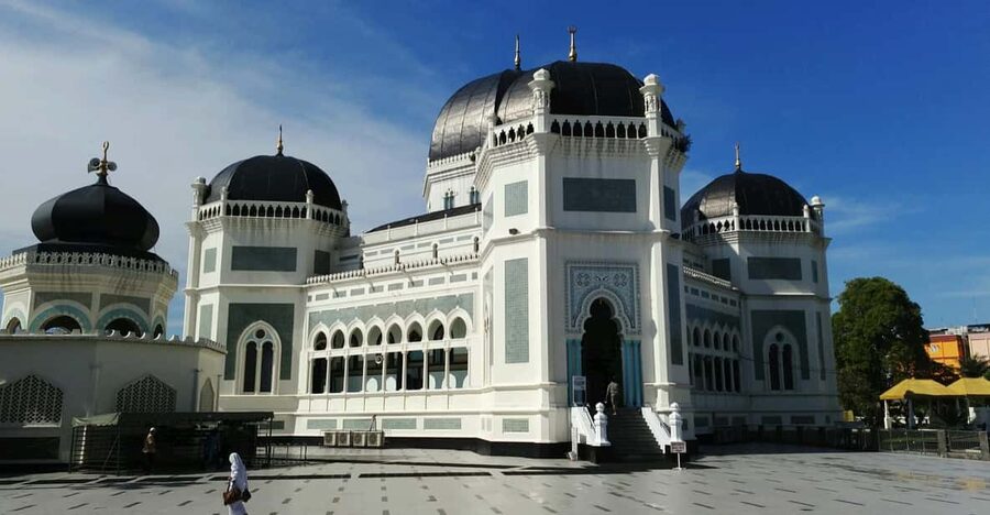 MEDAN : Private Car Driver For Medan Excursions - Food and coffee pauses that make the day feel local