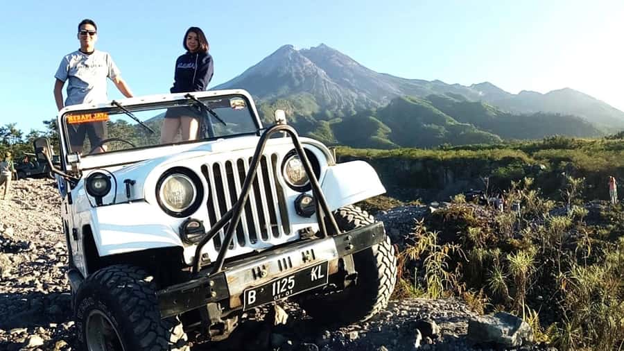 Merapi Volcano 4WD Jeep Tour and Kedung Kayang Waterfall - Getting to the start: pickup zones and the AC van rhythm