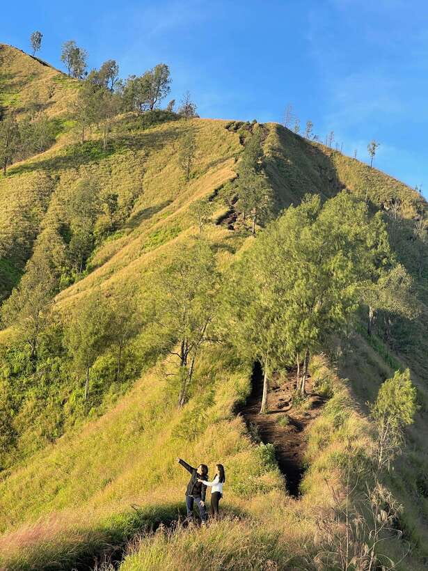 Mount Abang Trekking - Getting There: Air-Conditioned Pickup and the Very Early Start