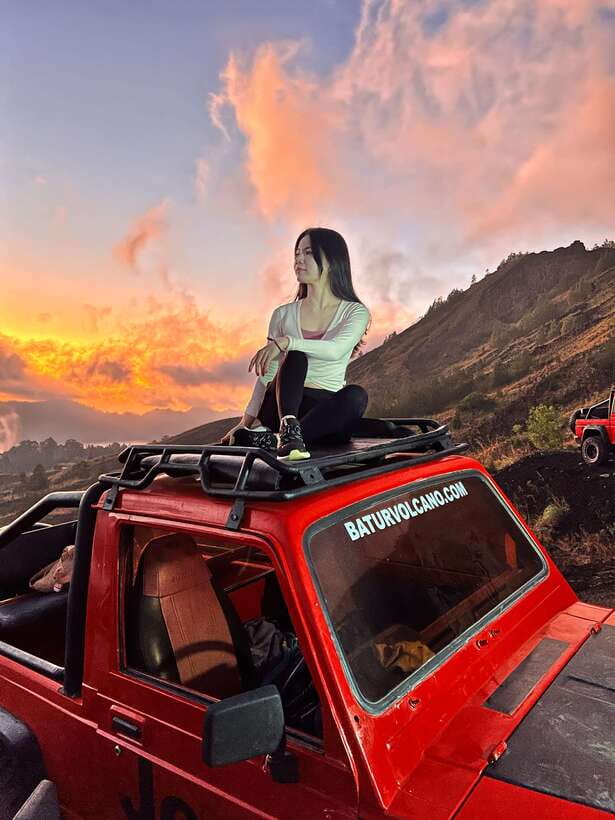 Mount Batur Jeep Sunrise & black lava with breakfast - The 4-hour flow: sunrise, black lava, temple stop, jungle swing
