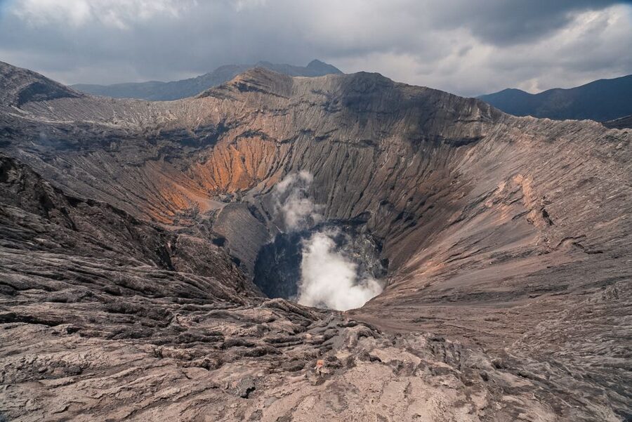 Mount Bromo: Sunrise Guided Tour with Optional Transfer - The sea of sand at 6:00 am, and why that Widodaren angle is worth it