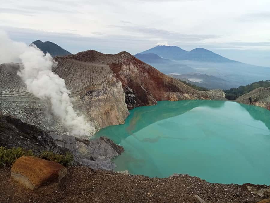 Mount Ijen Volcanic Crater Overnight Trip from Bali - The sulfur lake and mining vents: what you’re actually seeing