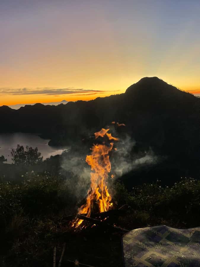Mount Rinjani: 2D-1N Trekking Summit Sunrise Point Join Tour - Day 2 The 2:00am Start, the 3,726m Summit, and the Long Descent