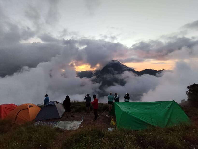 Mount Rinjani Climbing 2D/1N Summit Trek 3726M - Sunrise, breakfast on the rim, then the long descent