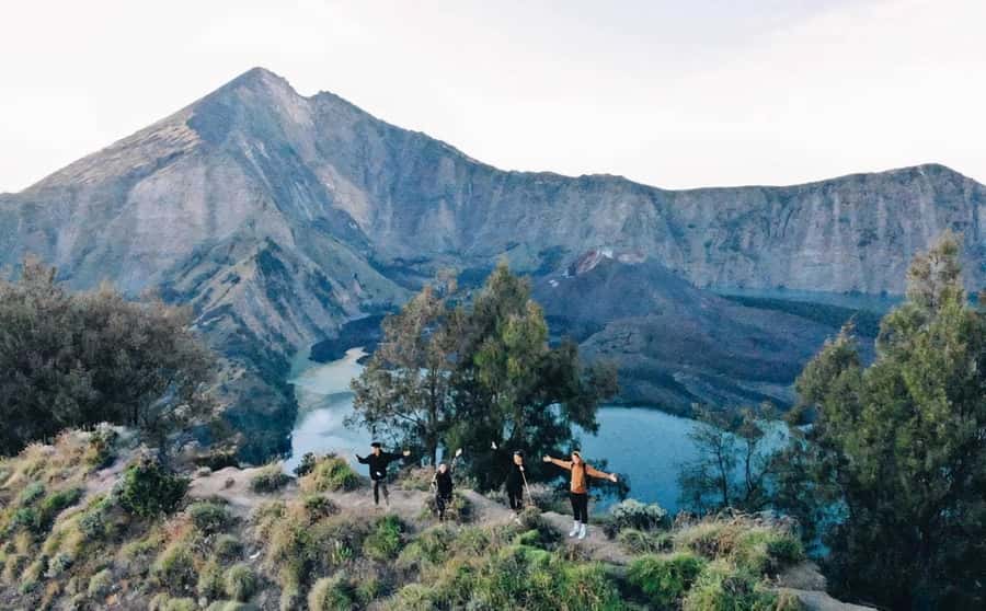 mount rinjani One day trek - Entering the Senaru-to-Rinjani route in one day