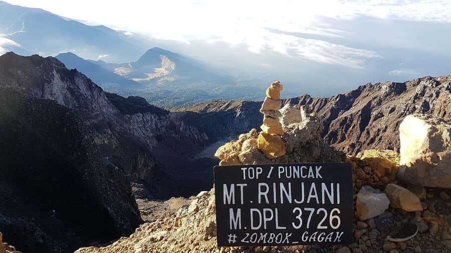 Mount Rinjani Summit Tour With Guide. - The Summit View at 3,726 m: Bali, Sumbawa, Lombok, and the Gilis