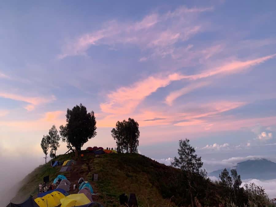 Mount Rinjani Trekking 2D/1N Summit Sunrise & Sunset Views - Descent and the two different “day-2 endings”