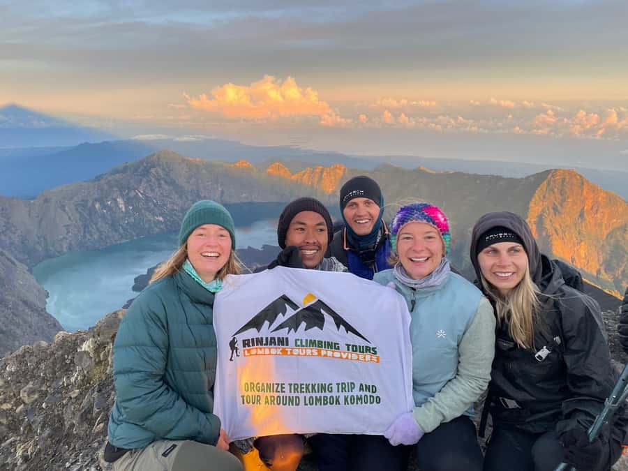 Mount Rinjani Trekking 2D/1N Summit Sunrise & Sunset Views - Fitness, vertigo, and cold reality checks