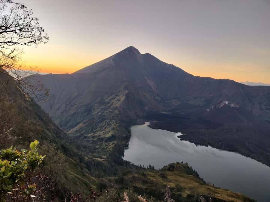 Mount Rinjani Trekking 2D/1N Summit Sunrise & Sunset Views - Gear checklist that matches this exact trek