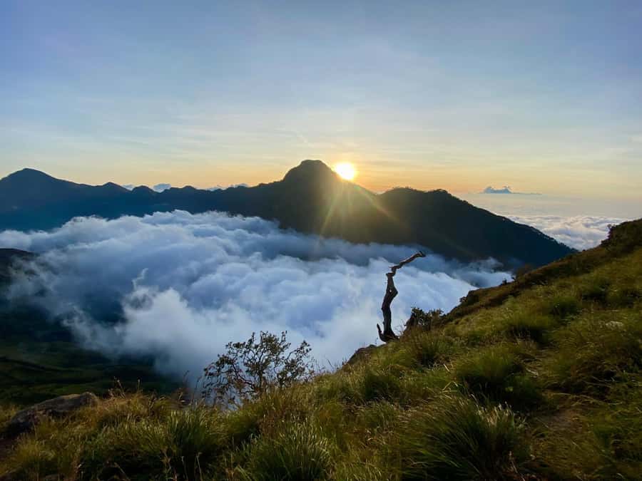 Mount Rinjani Trekking 3Days/2nights Summit Lake Hotspring - Why the Sembalun to Senaru Route Makes Sense