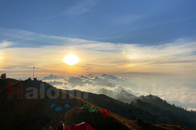 Mt Rinjani Trekking 2 Days 1 Night (Senaru Crater Rim) - Day 2: The Crater Rim Climb, Tropical Shade, and Lake Segara Anak
