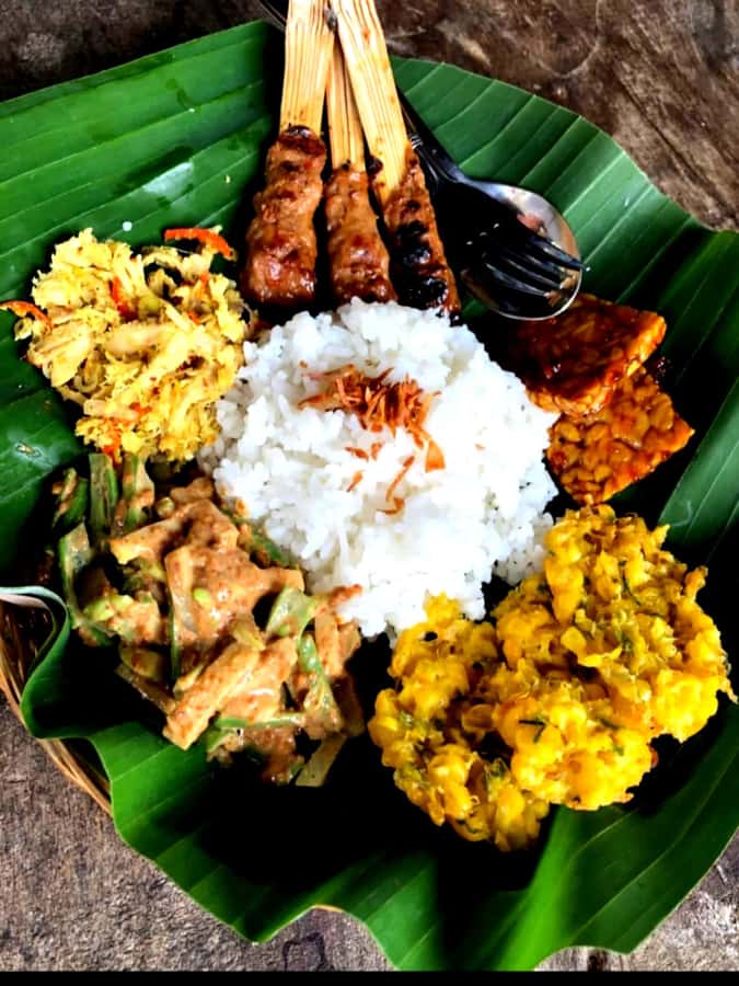 Munduk Jungle Trek to Banyumala & Pucak Manik – Private - De Koffie - Wanagiri Lunch Break: Fuel And A Little Breathing Room