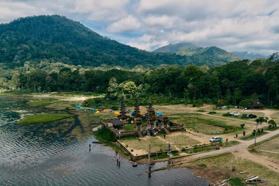 Munduk: Twin Lake Jungle Hike, Ulun Danu Temple, & Waterfall - Group pace and guide support: why names like Putu and Oka keep coming up