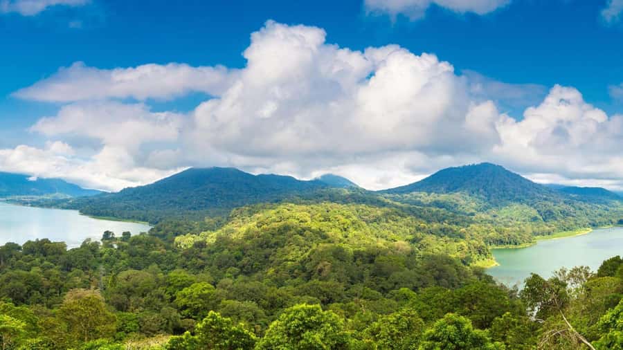 Munduk: Twin Lakes Jungle Hike with Lake Canoe and Waterfall - Starting in Munduk’s hills, with pickup done for you