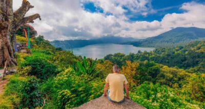 Munduk: Twin Lakes Jungle Hike with Lake Canoe and Waterfall