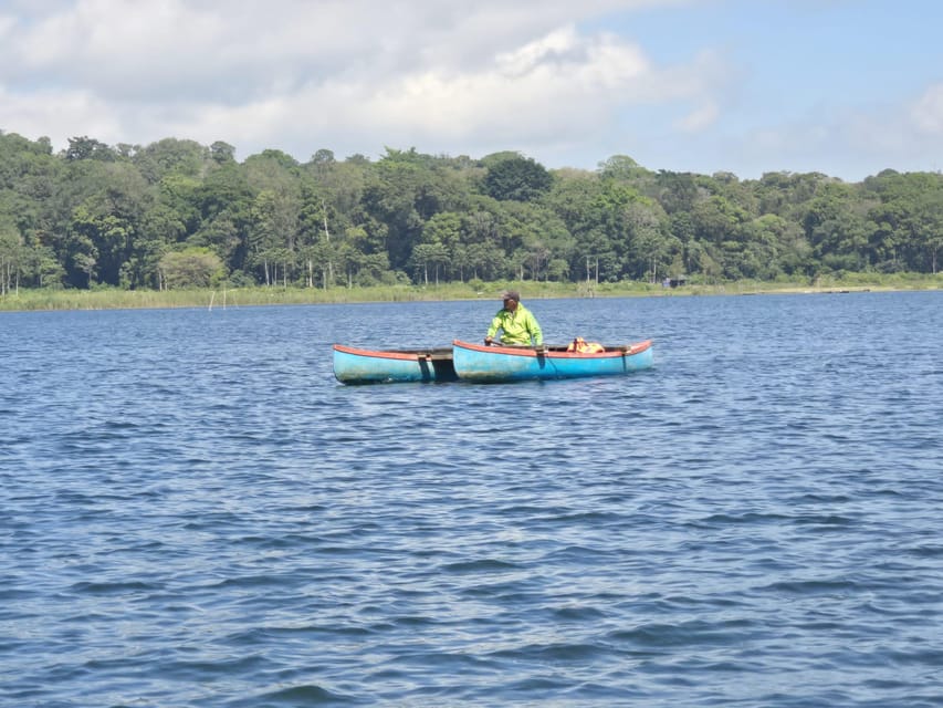 Munduk: Twin Lakes Jungle Hike with Lake Canoe and Waterfall - Canoeing the Twin Lakes area: why this break feels so good