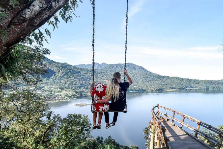 North Bali: Banyumala Waterfall and Ulun Danu Beratan Temple - Handara Iconic Gate: Golf Greens, Crater Lakes, and Rainforest Drama