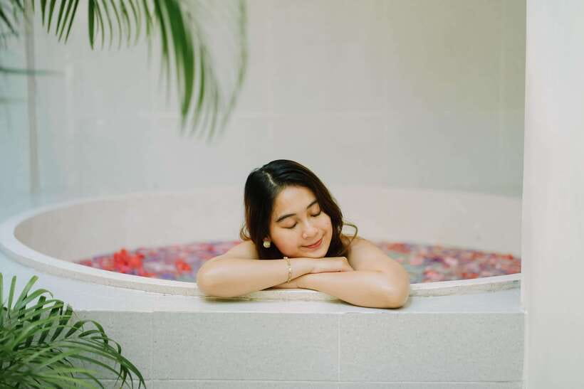 Nusa dua: Luxury Spa Bali Massage, Scrub, Flowerbath 2 hour - Thalaso foot wash: warm water, softer skin, and a reset for tired feet