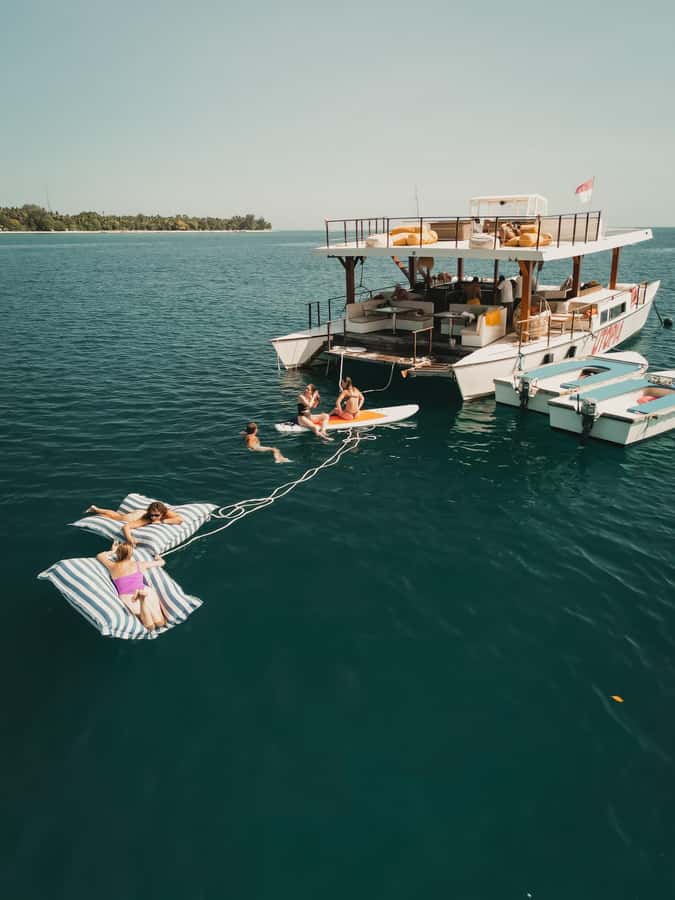 Nusa Lembongan: 4-in-1 Half-Day Catamaran Snorkeling Cruise - Boat comfort, group size, and the onboard pace