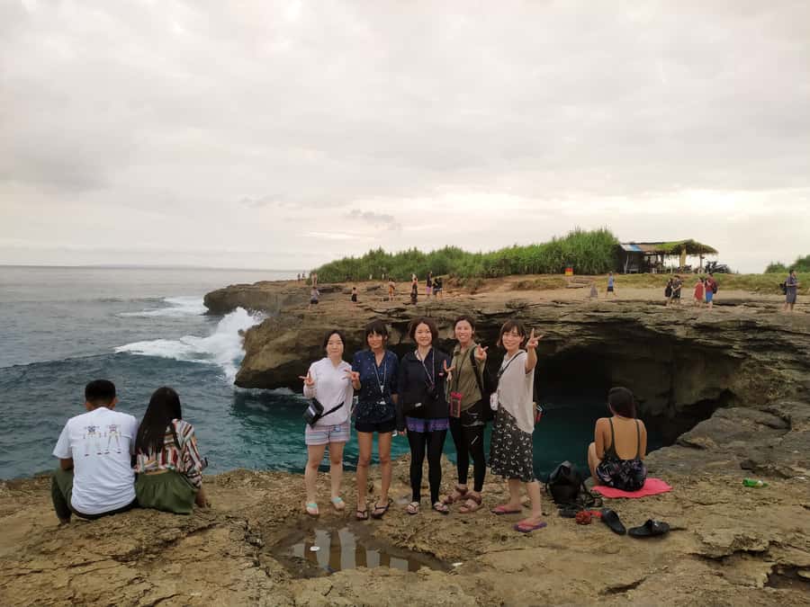 Nusa Lembongan & Nusa Ceningan Island Tour - Lunch and the one-hour island pause: the middle of the day you will appreciate