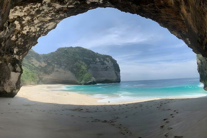 Nusa Penida Island Beach Tours with Snorkeling From Bali - Private tour label vs real transport realities