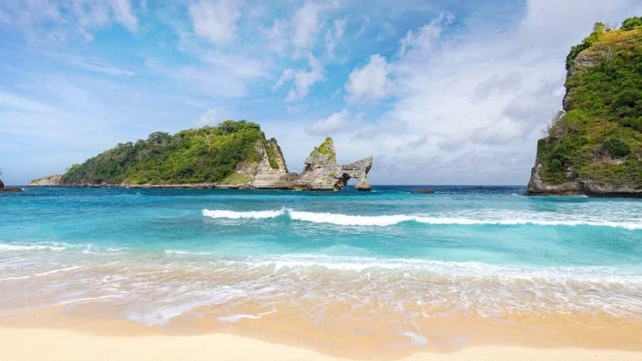 Nusa Penida: Tembeling Beach, Goa Giri Putri & Diamond Beach - A Long Day on Nusa Penida, Starting in Bali