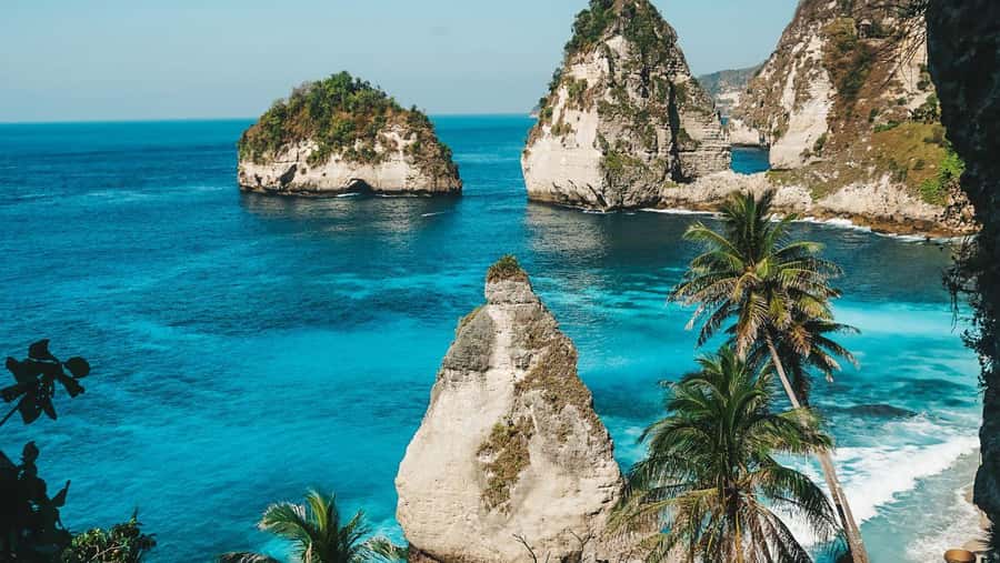 Nusa Penida: Tembeling Beach, Goa Giri Putri & Diamond Beach - Goa Giri Putri Temple: Sacred Cave, Steep Stairs, Tight Passages