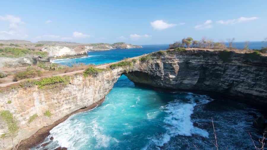 Nusa Penida Tour : Trip from Bali - Optional Bali Transfer - Group size, guide language, and how the day is managed