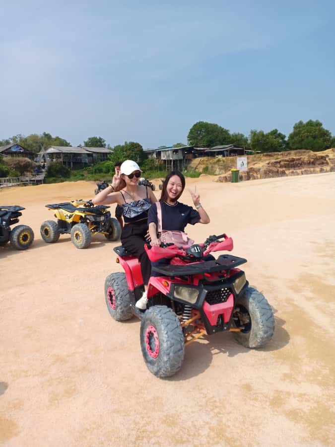 One Day Tours Bintan - Vihara Avalokitesvara Graha in Tanjung Pinang: calm time with local meaning