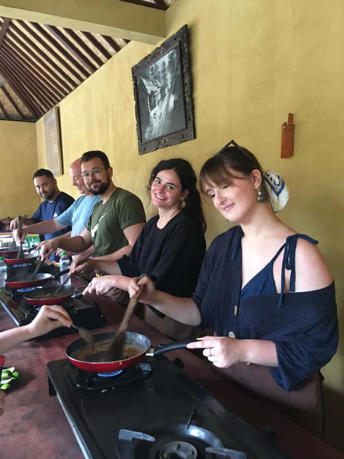 packages cooking class and romantic dinner in a local home - FAQ
