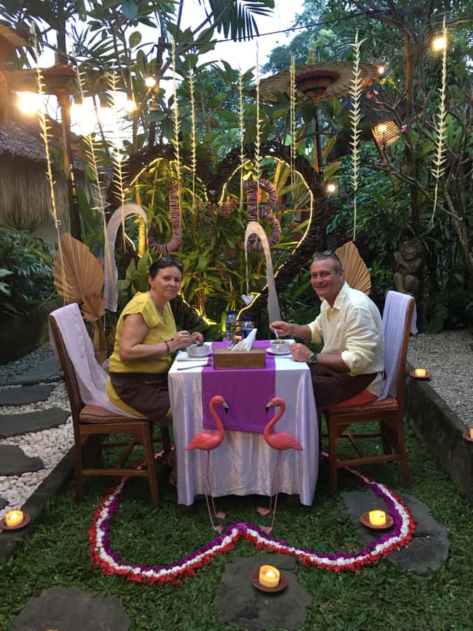 packages cooking class and romantic dinner in a local home - Six main courses and the garden dinner with candles and flower petals
