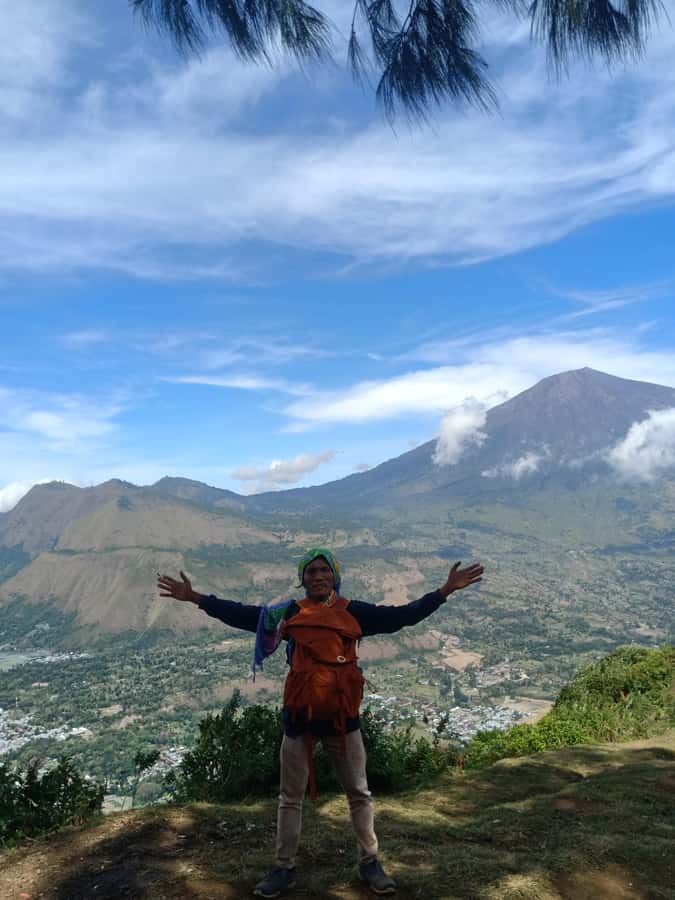 Pergasingan Hill Trek: Unveiling the Beauty of Sembalun - What to bring for a sunrise trek in Sembalun