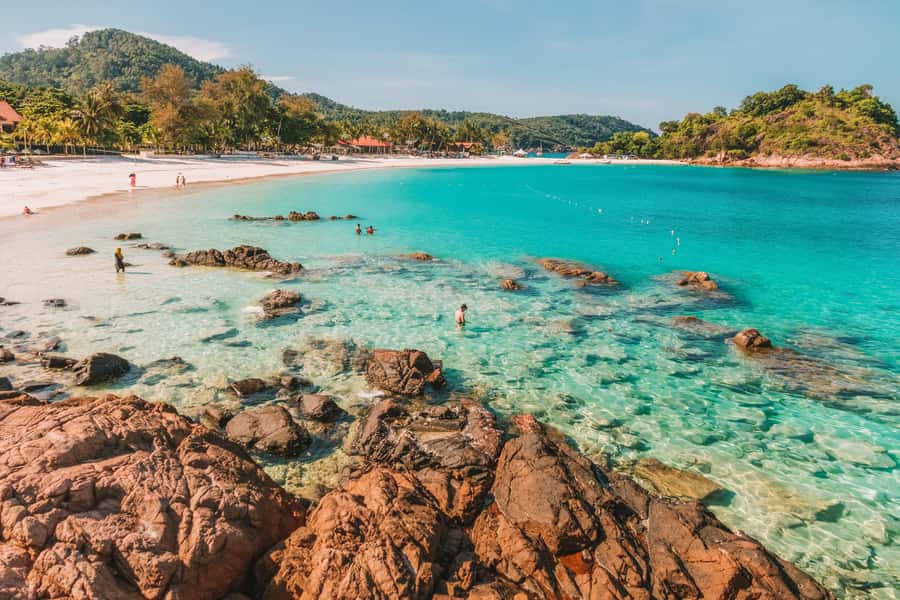Pink Beach and Southeast Gili Islands Full Day Private Tour - Lunch at Pink Beach 1 (Tangsi Beach): a hearty reset