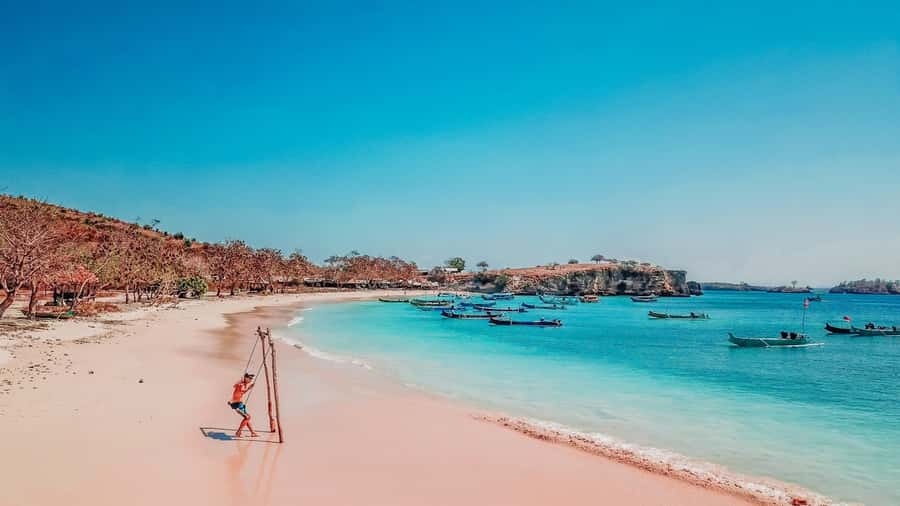 Pink Beach and Southeast Gili Islands Full Day Private Tour - Getting to Tanjung Ringgit by bike: views at Lombok’s edge