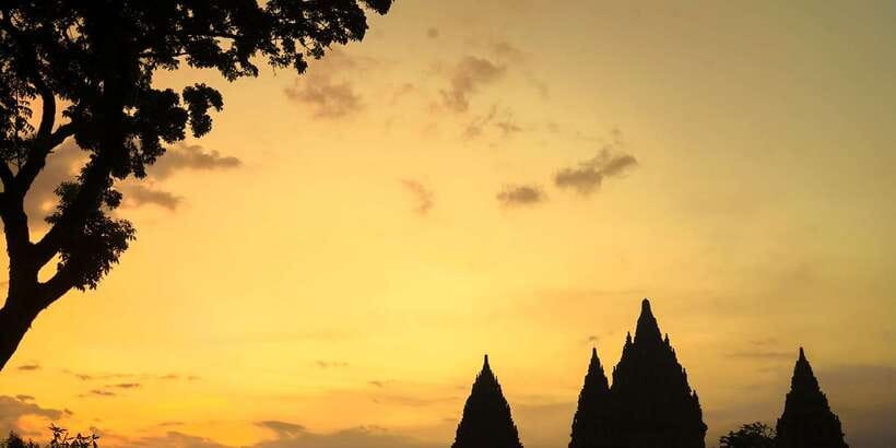 Prambanan Sunset (and Ramayana Ballet Option) Tour - How the Yogyakarta pickup and van ride affects your day