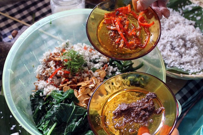 PRIVATE Authentic Balinese Cooking Class in Ubud at Putu's Home - A private meal at a real Balinese family compound in Ubud